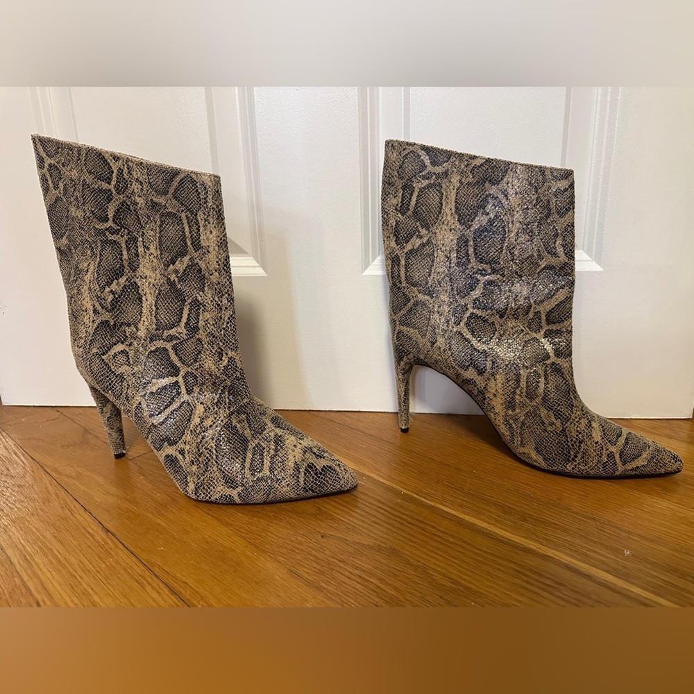 Express Snakeskin Textured Asymmetrical 3 1/4" Heel Booties Size 8 - Picture 3 of 9